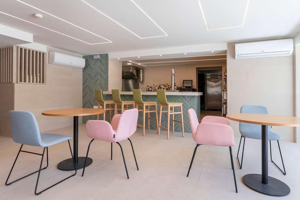 Halley Hotel & Apartments Affiliated By Melia بينايدورم المطعم الصورة
