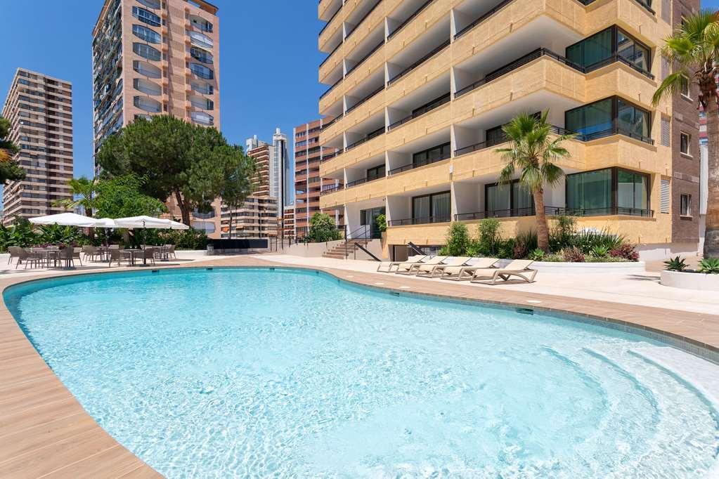 Halley Hotel & Apartments Affiliated By Melia بينايدورم المطعم الصورة