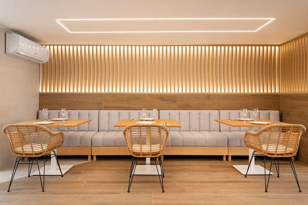 Halley Hotel & Apartments Affiliated By Melia بينايدورم المطعم الصورة