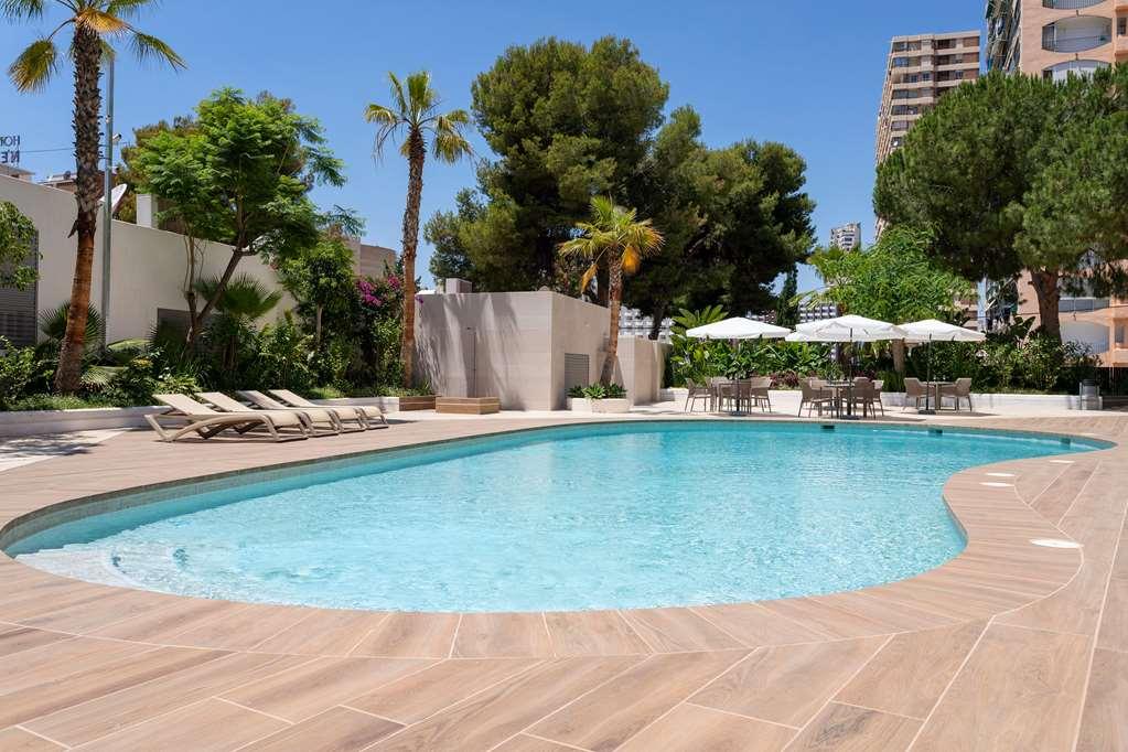 Halley Hotel & Apartments Affiliated By Melia بينايدورم المطعم الصورة